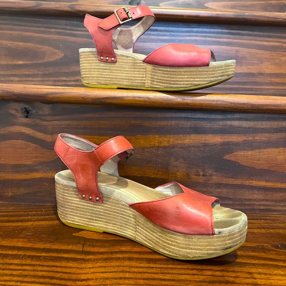 dansko Red leather Platform Open Toe Sandals Size 10 (40) - Picture 2 of 3